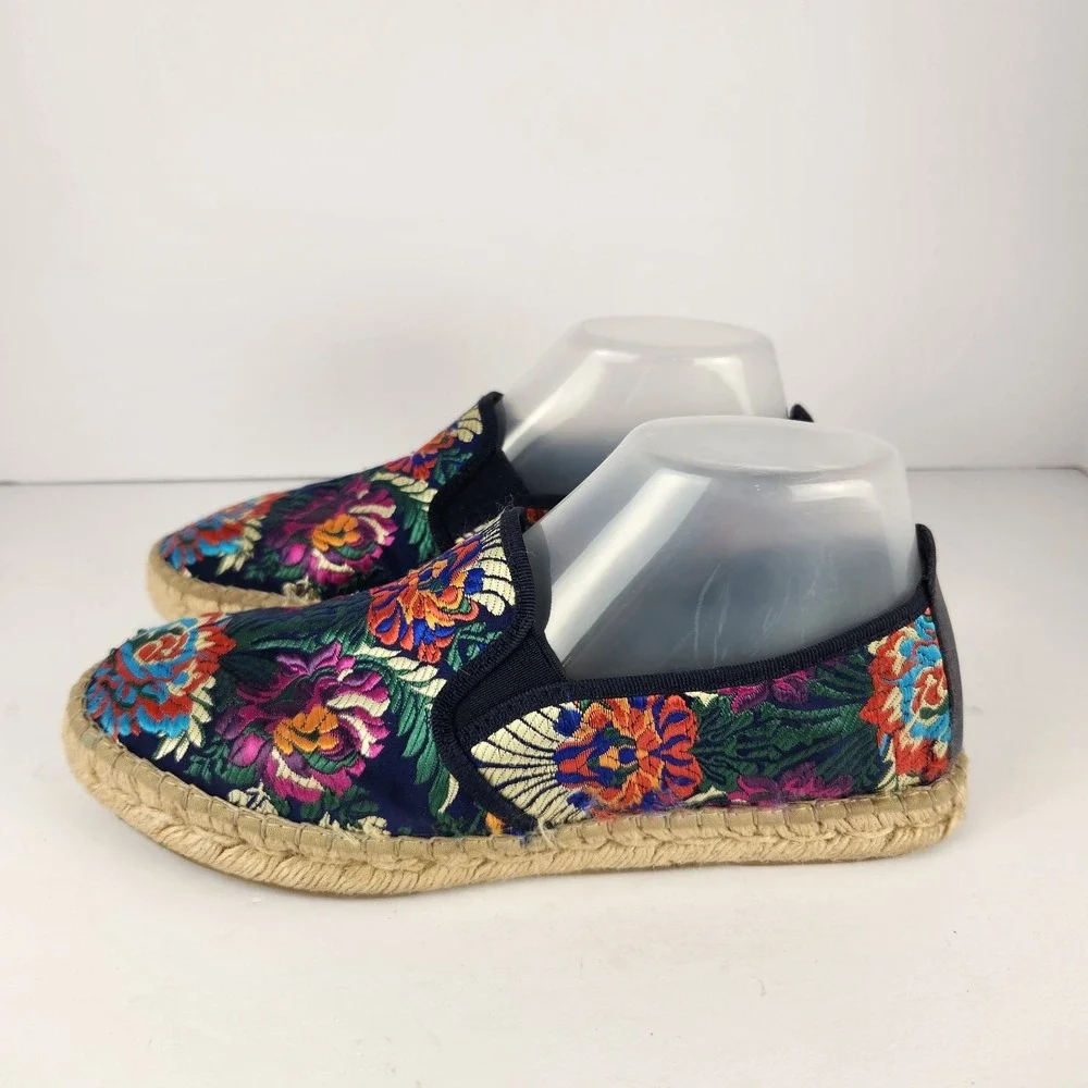 Fabiolas Women's‎ Floral Embroidered Colorful Flat Espadrilles Size 39 (8-8.5)